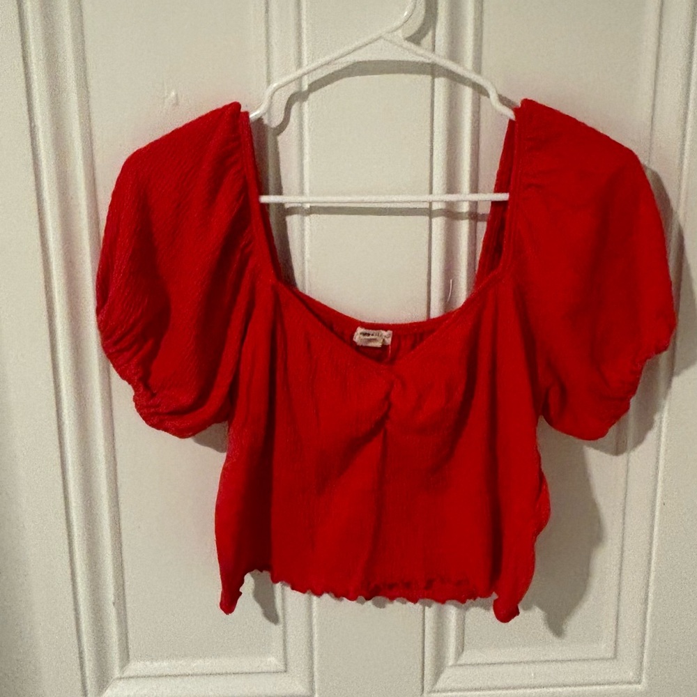 Billabong size large puff sleeve crop top